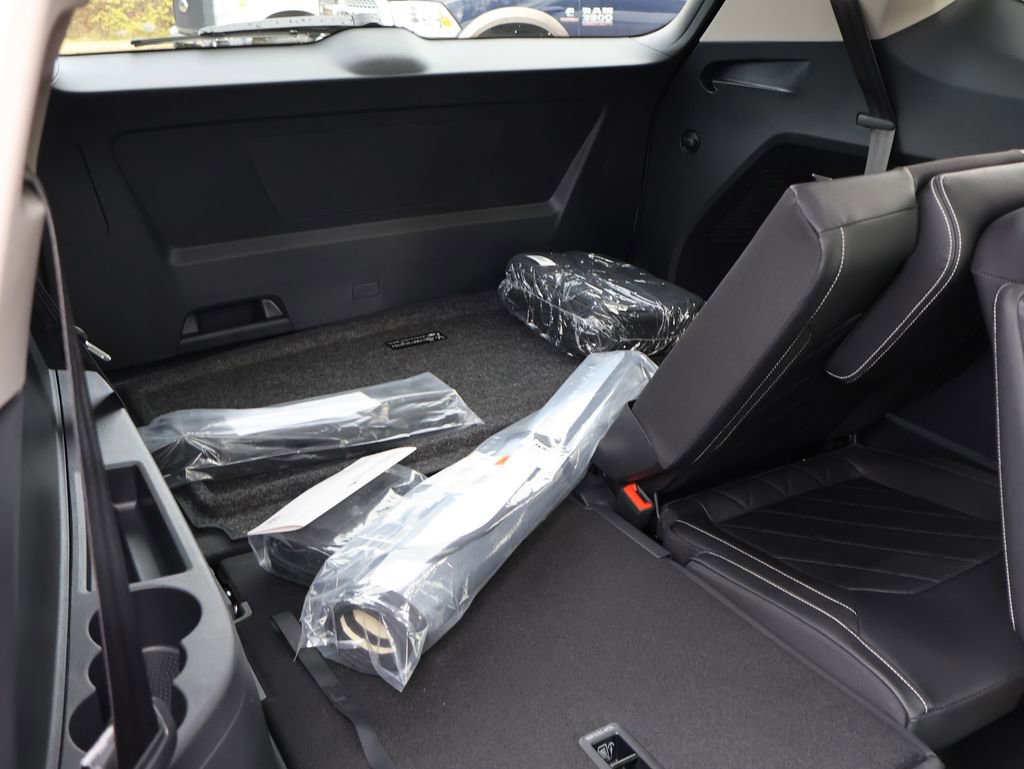 New 2026 Volkswagen Atlas SEL Premium R-Line image 18