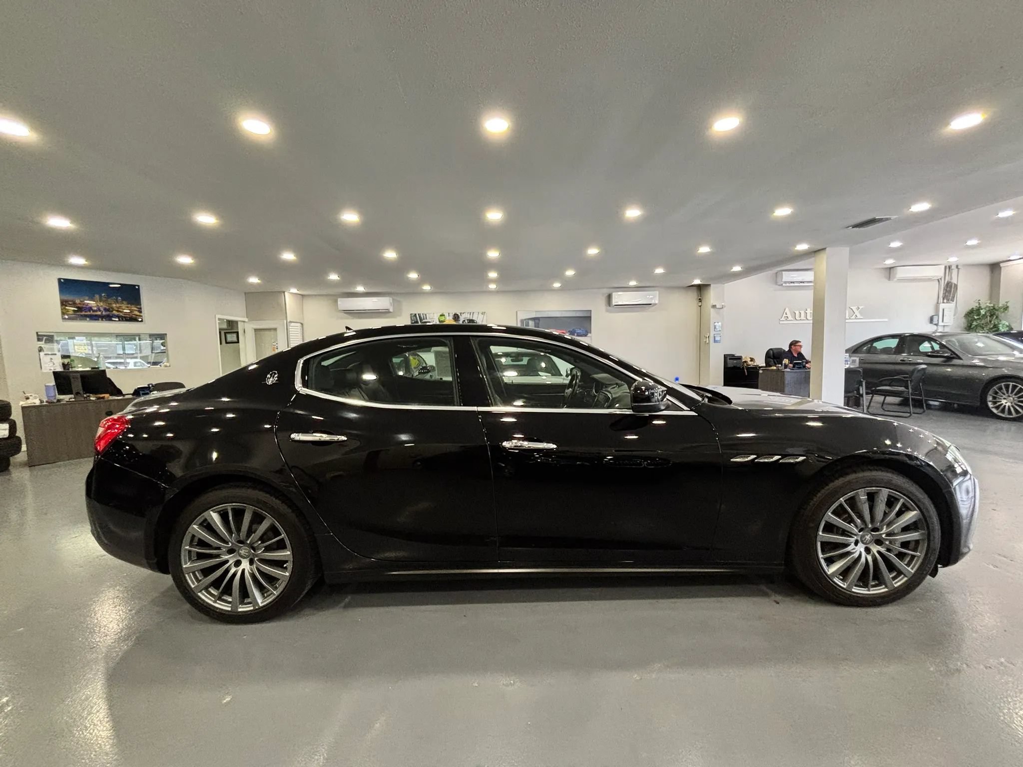 Used 2017 Maserati Ghibli RWD image 8