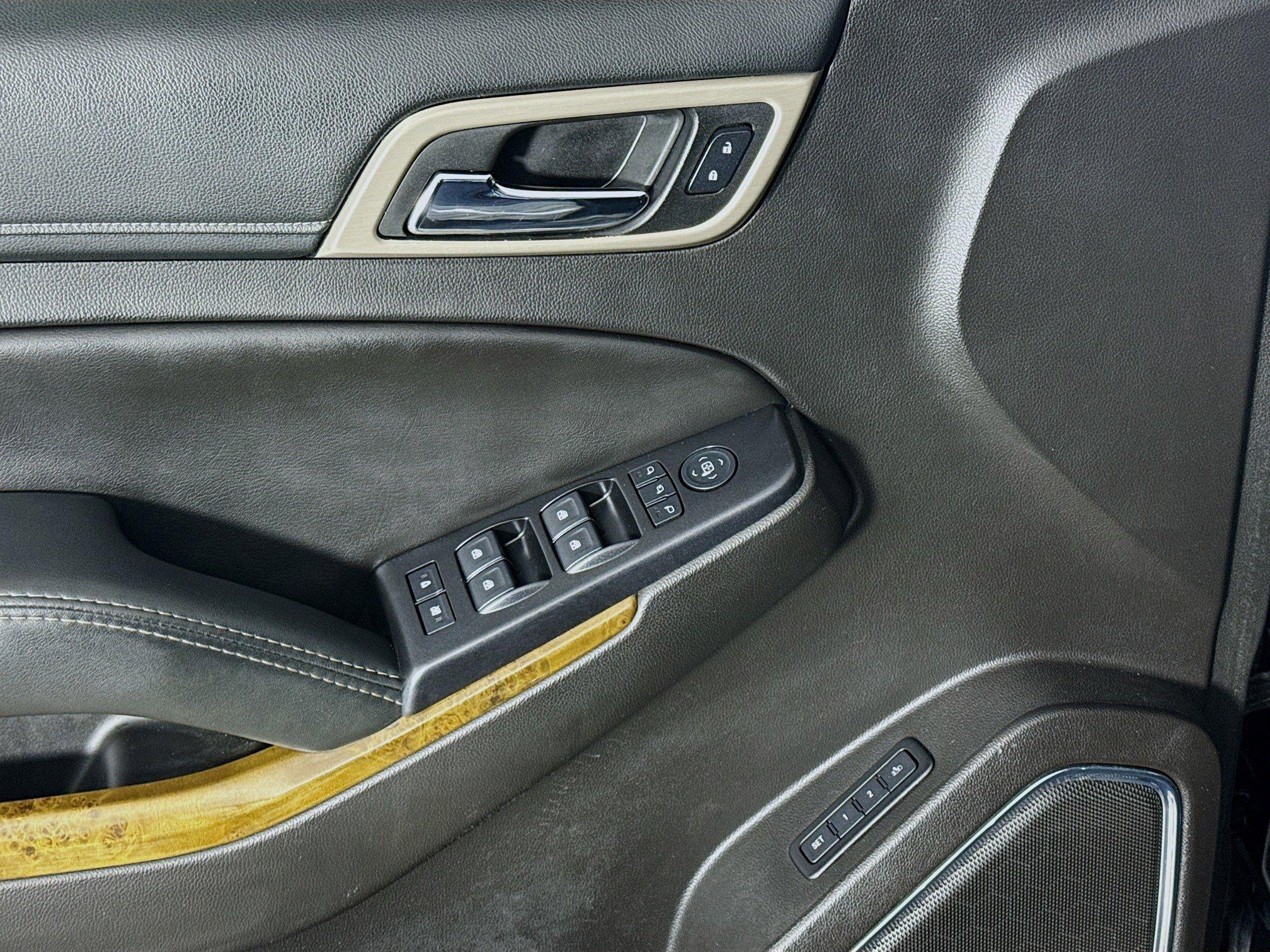 Used 2017 GMC Yukon Denali w/ Open Road Package image 24