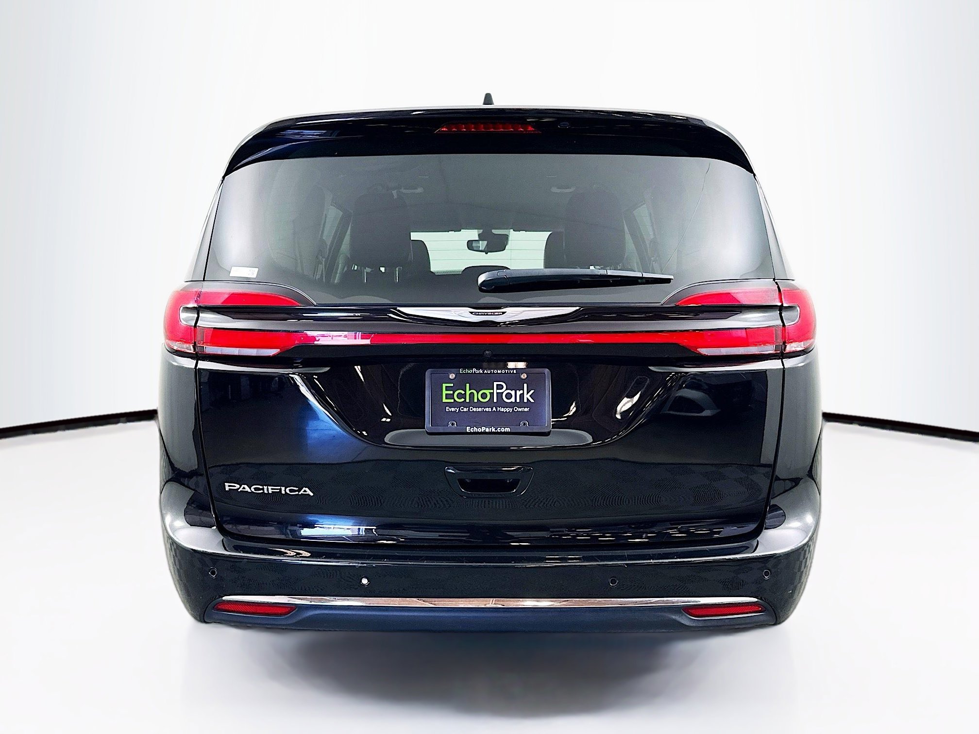 Used 2024 Chrysler Pacifica Touring-L image 7