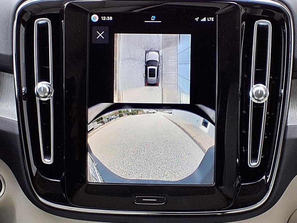 New 2026 Volvo XC40 B5 Ultra w/ Climate Package AWD/4WD image 17