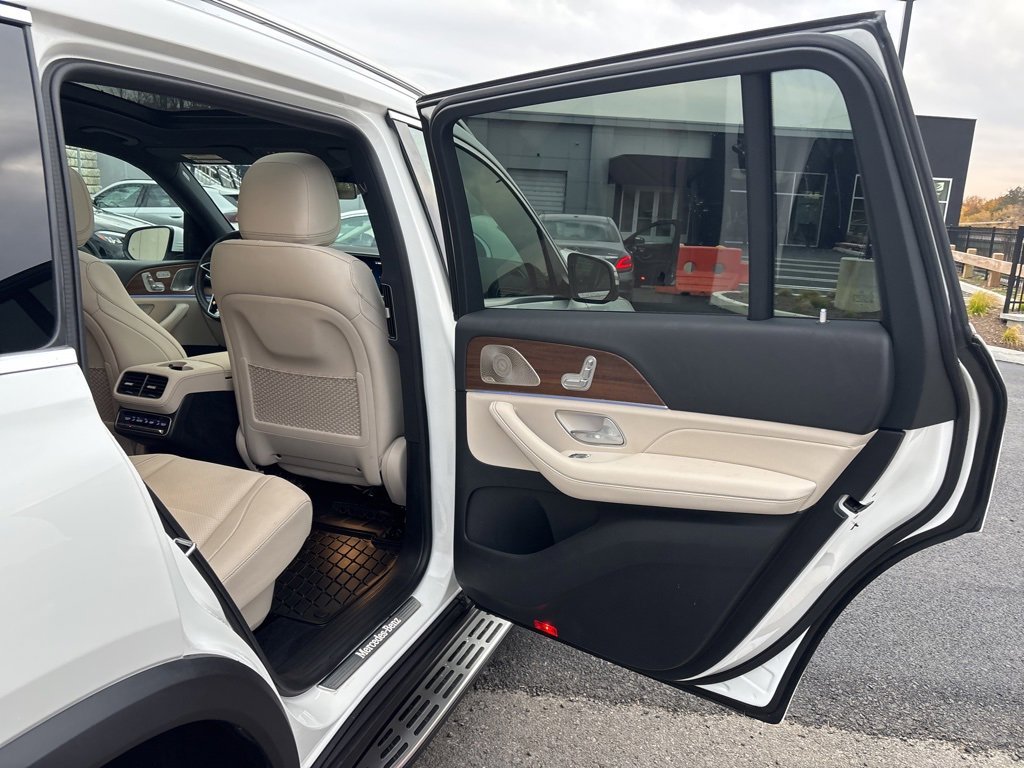 Used 2025 Mercedes-Benz GLS 450 4MATIC image 16