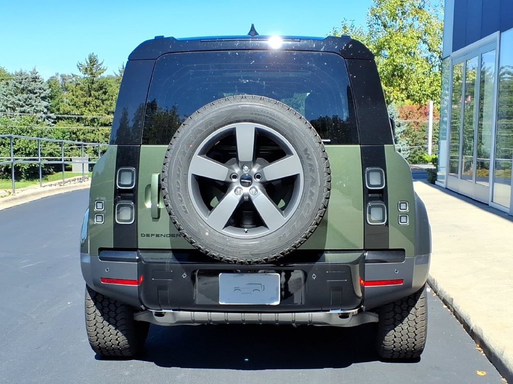New 2026 Land Rover Defender 110 S AWD/4WD image 4