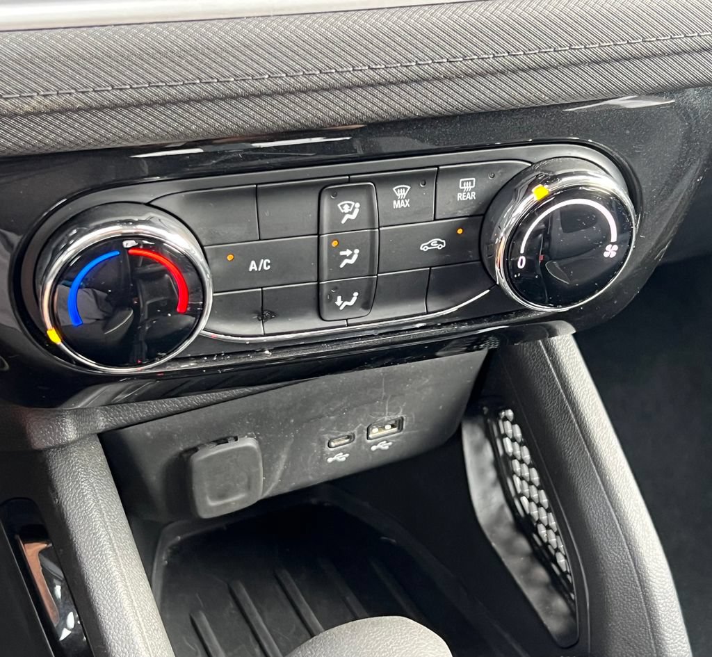 Used 2025 Chevrolet TrailBlazer LT AWD/4WD image 25