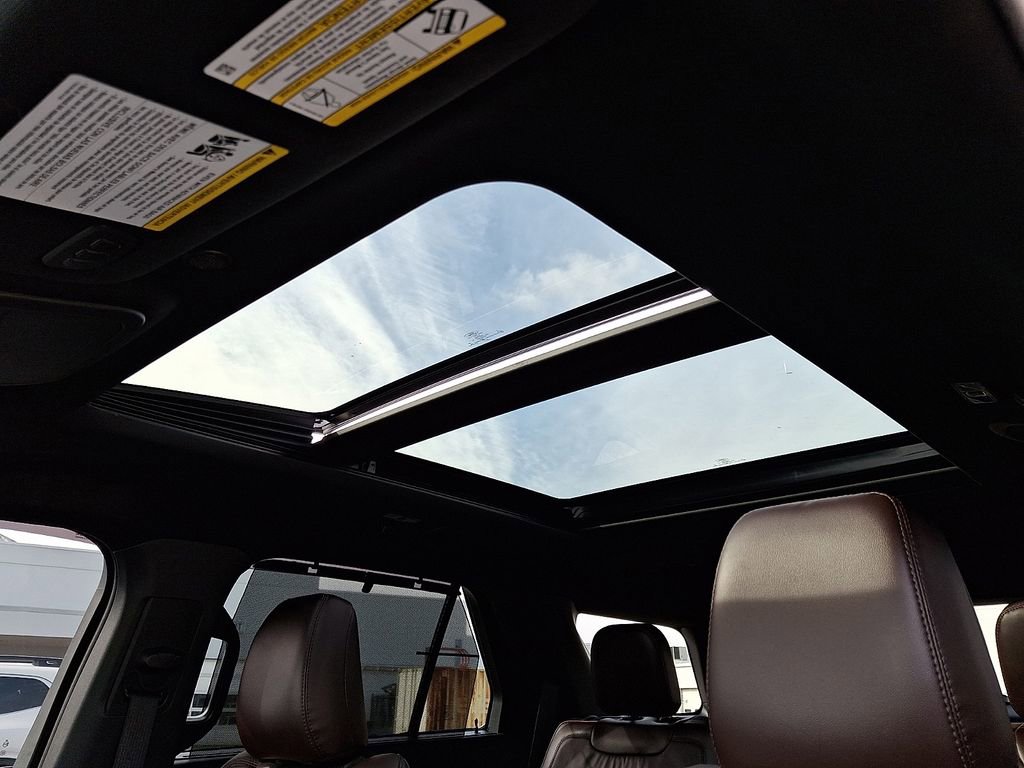 Used 2023 Ford Explorer Platinum w/ Technology Package image 16