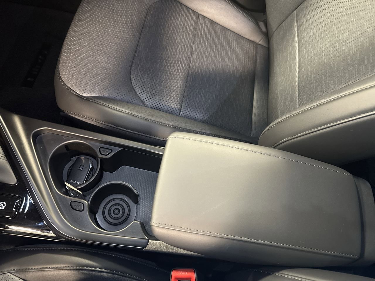 Certified 2025 Kia Niro SX Touring image 28