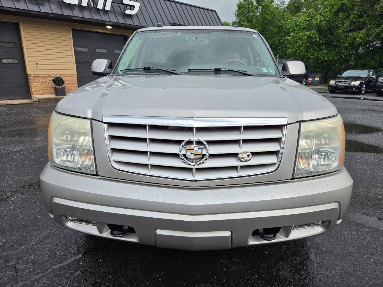 Used 2004 Cadillac Escalade AWD image 2