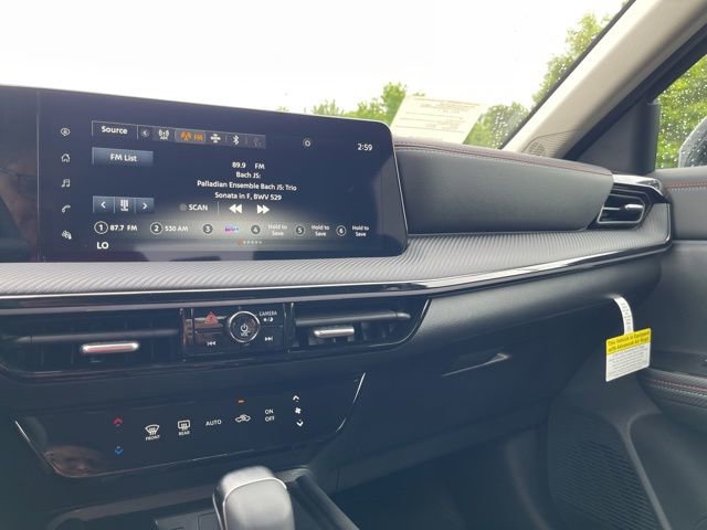 New 2025 Nissan Kicks SR image 19