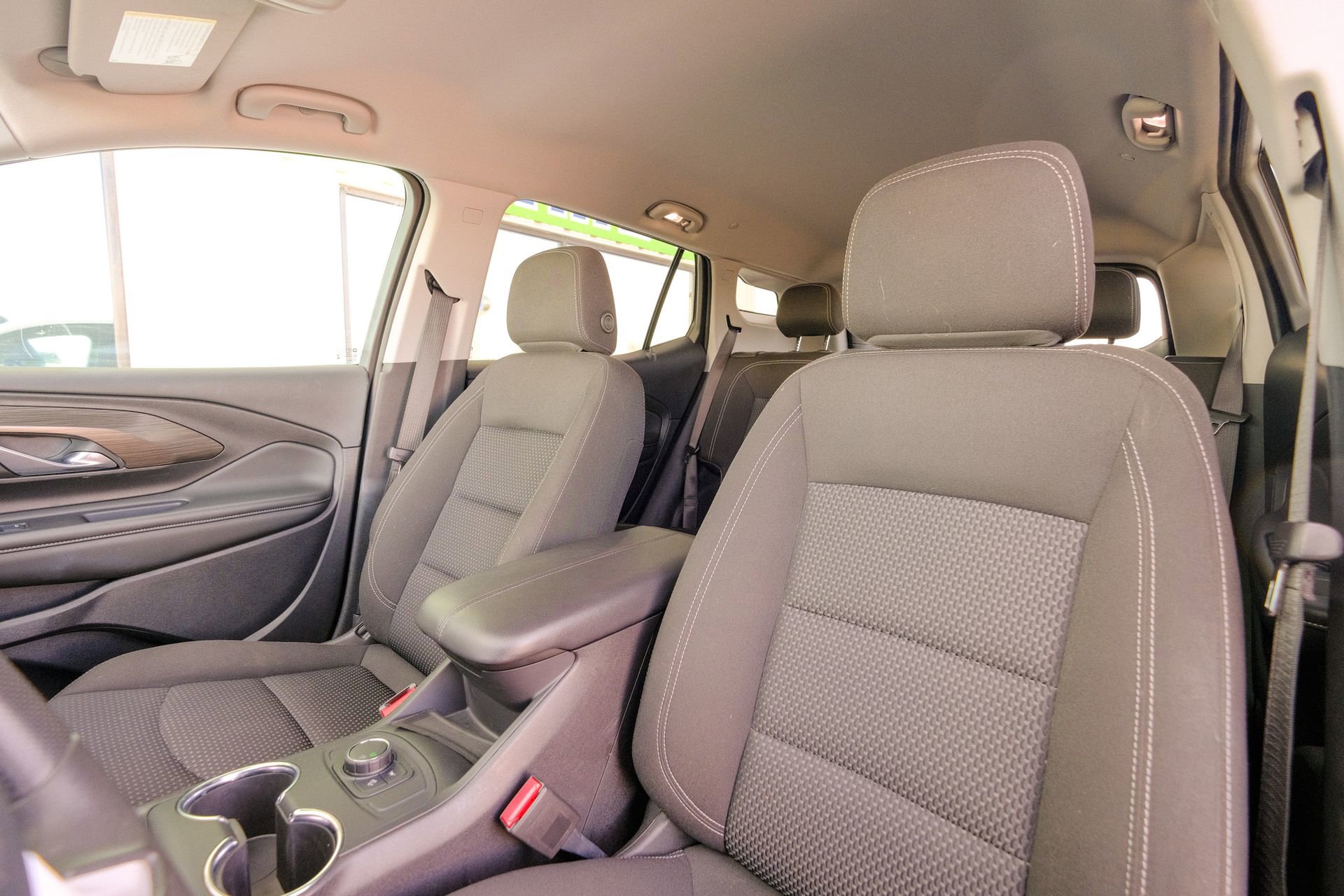 Used 2024 GMC Terrain SLE image 27