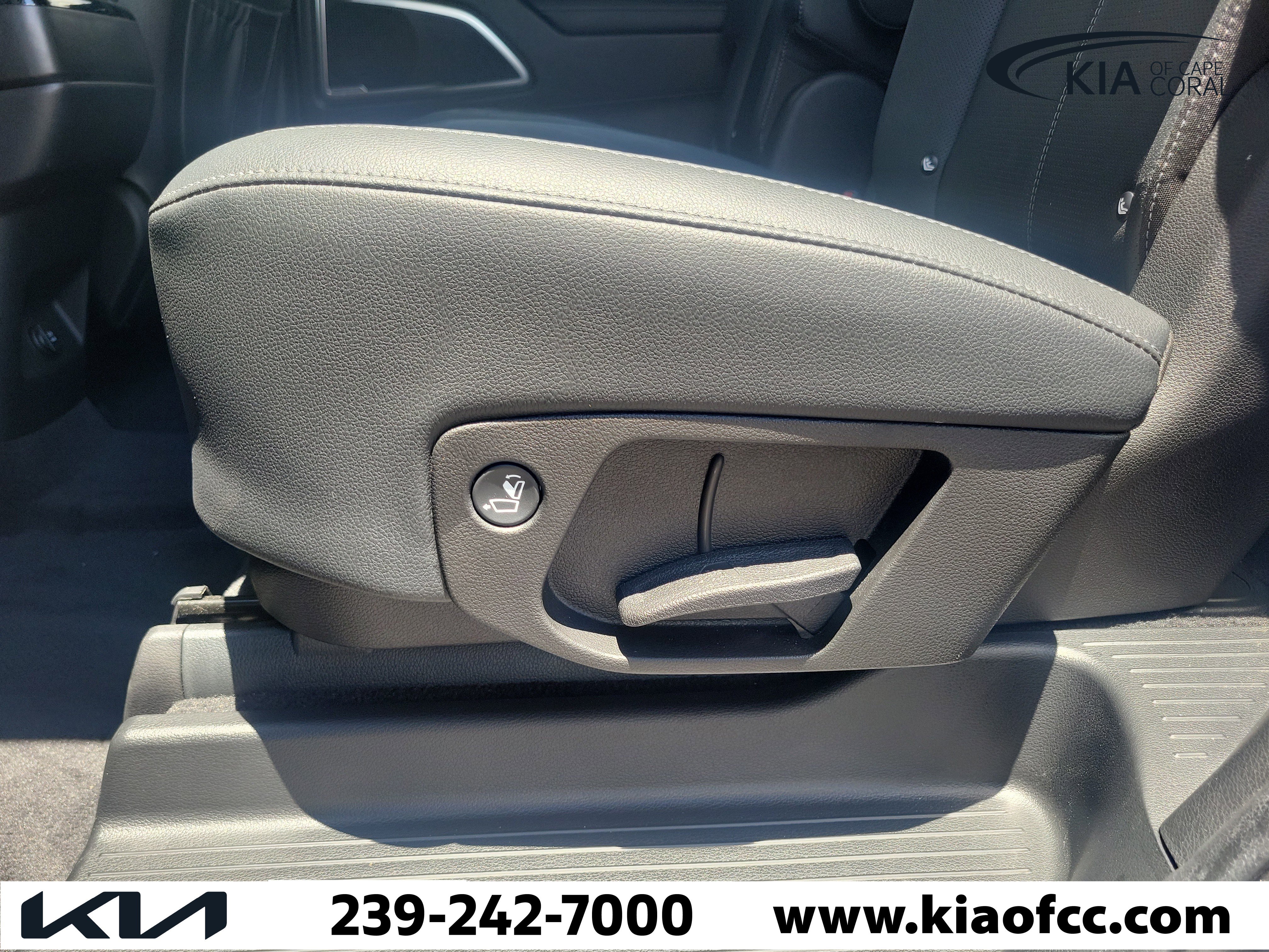 Certified 2022 Kia Telluride EX w/ EX Premium Package FWD image 13