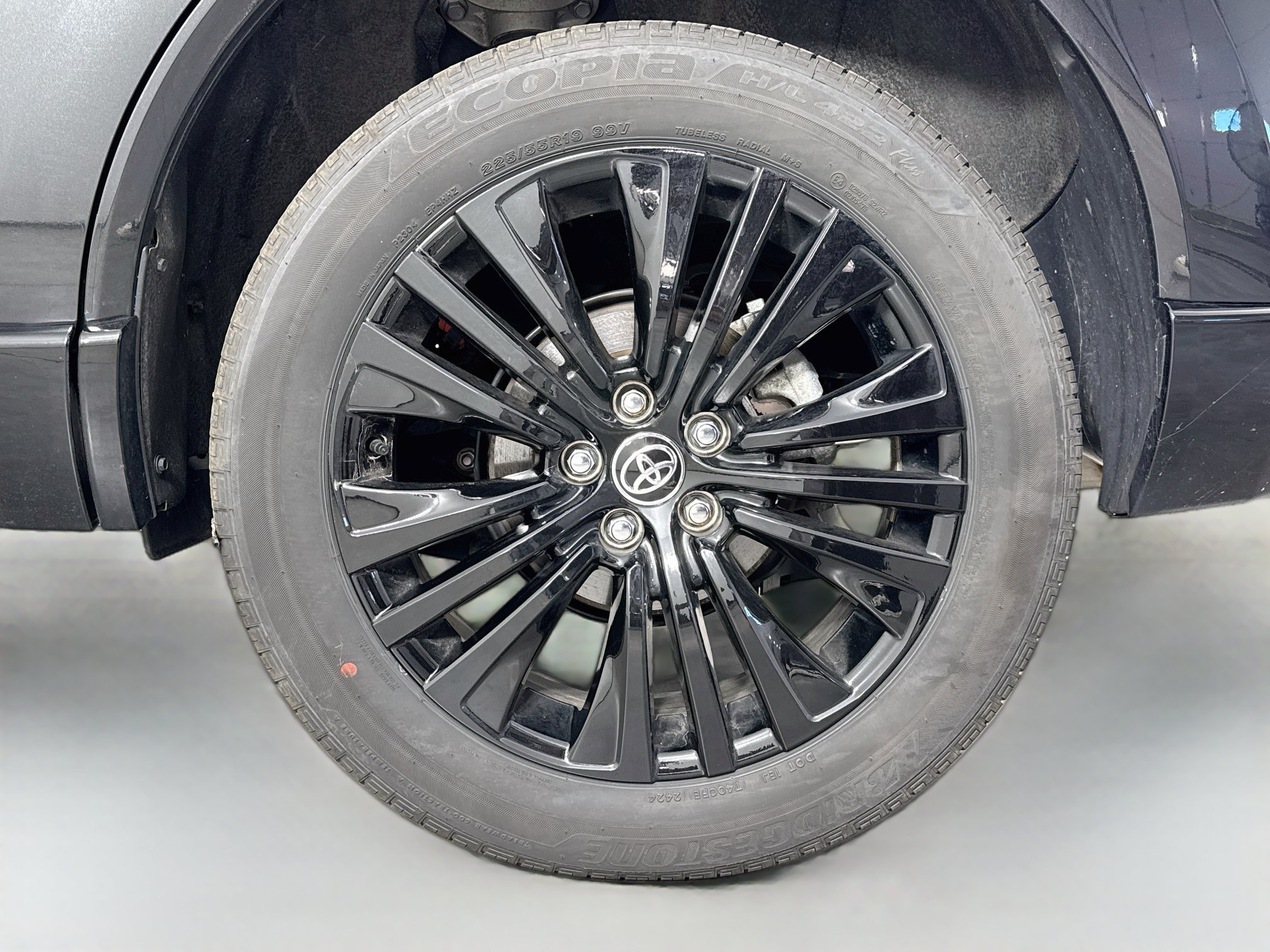 Certified 2024 Toyota Venza Nightshade AWD/4WD image 32