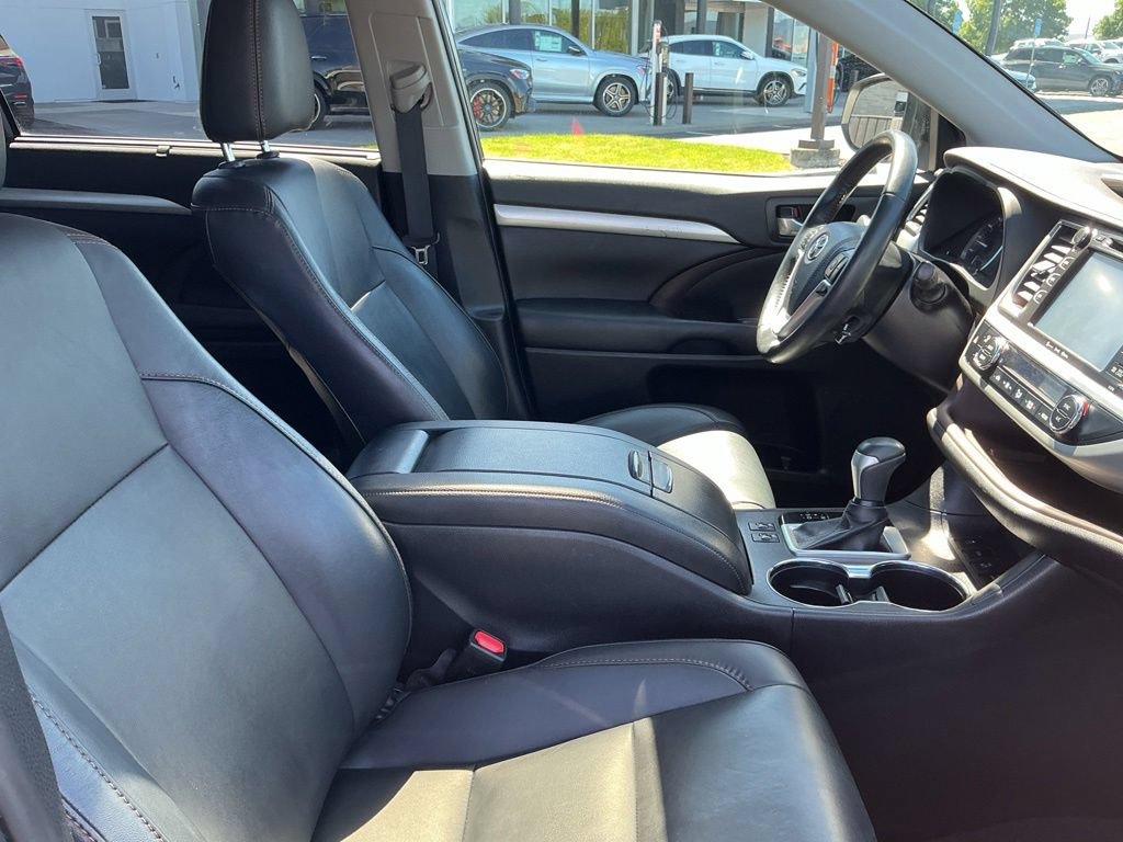 Used 2019 Toyota Highlander XLE AWD/4WD image 19