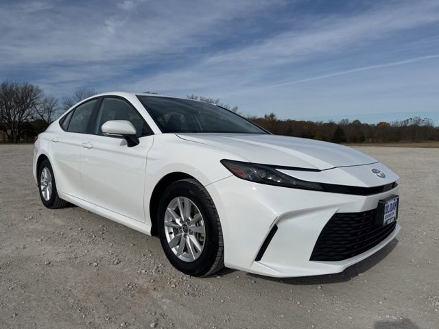 Used 2025 Toyota Camry LE image 7