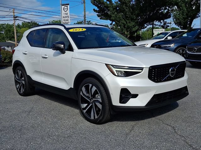 Certified 2024 Volvo XC40 B5 Plus w/ Protection Package Premier AWD/4WD image 1