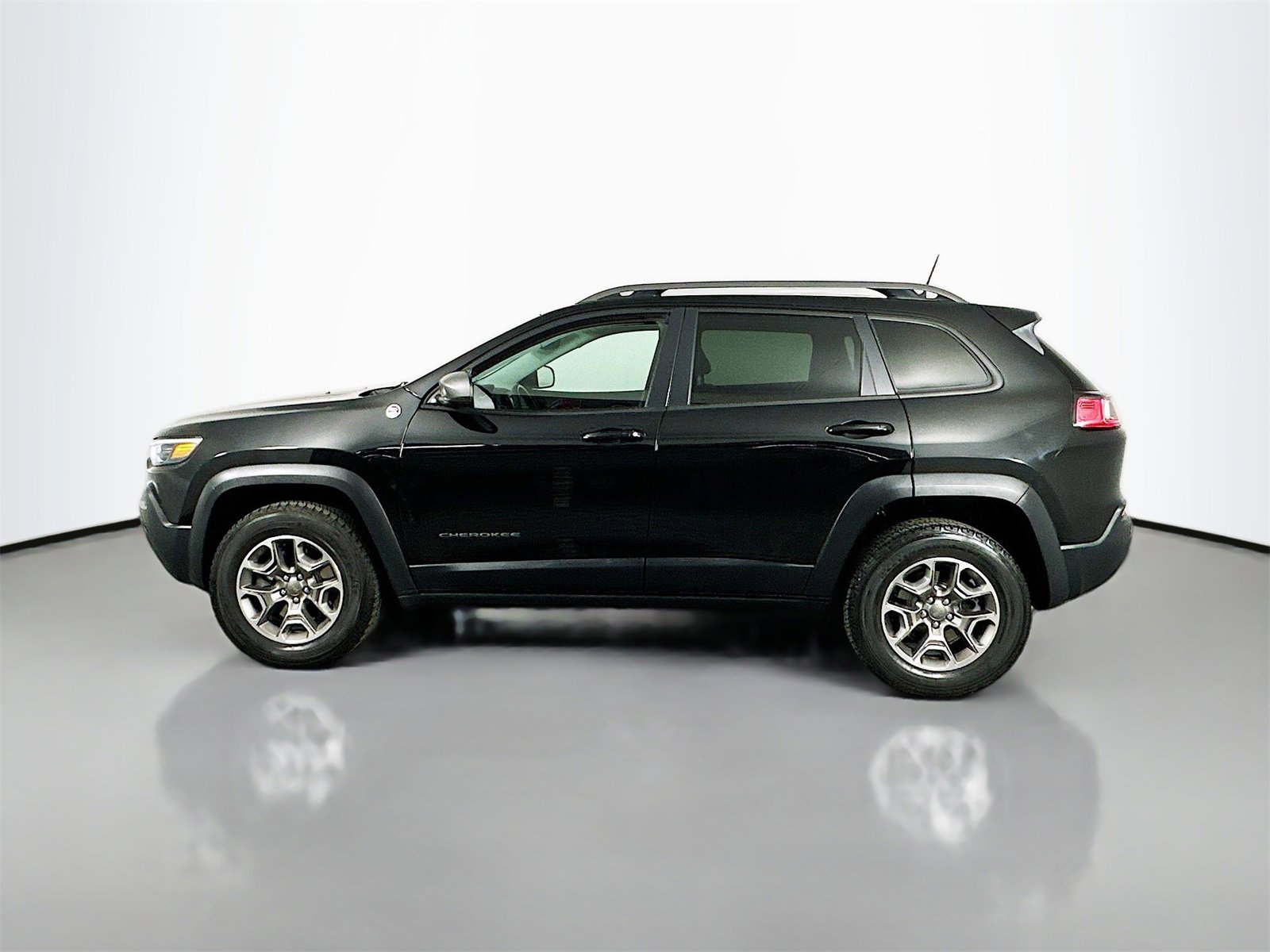 Used 2020 Jeep Cherokee Trailhawk w/ Cold Weather Group image 4