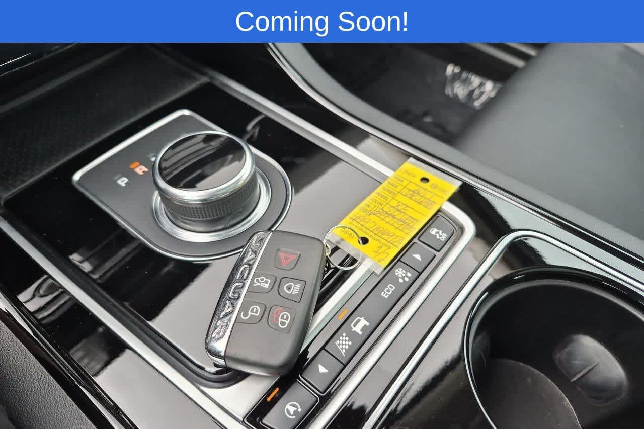 Used 2017 Jaguar XE Premium RWD image 36