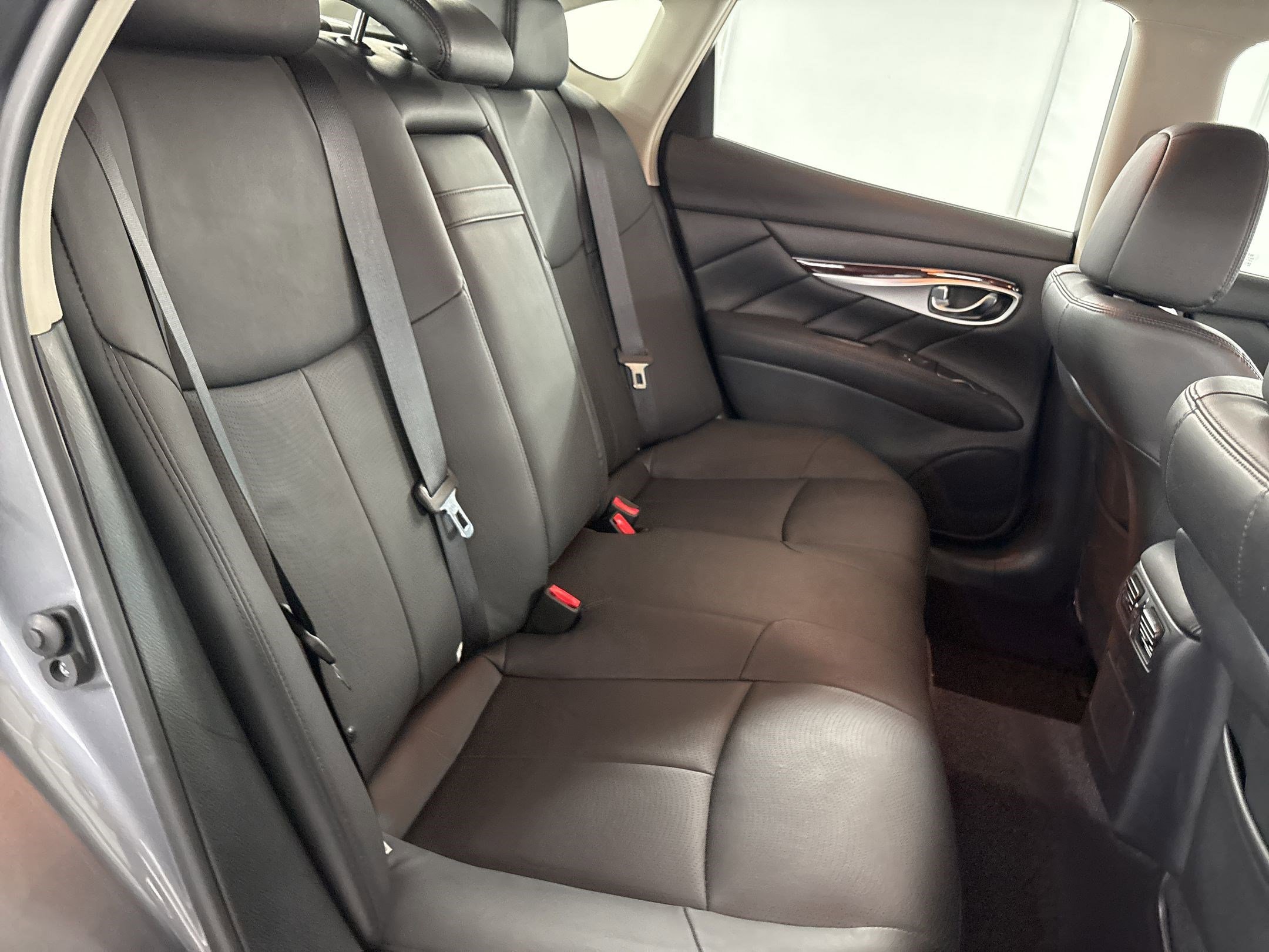 Used 2019 INFINITI Q70 Luxe image 31