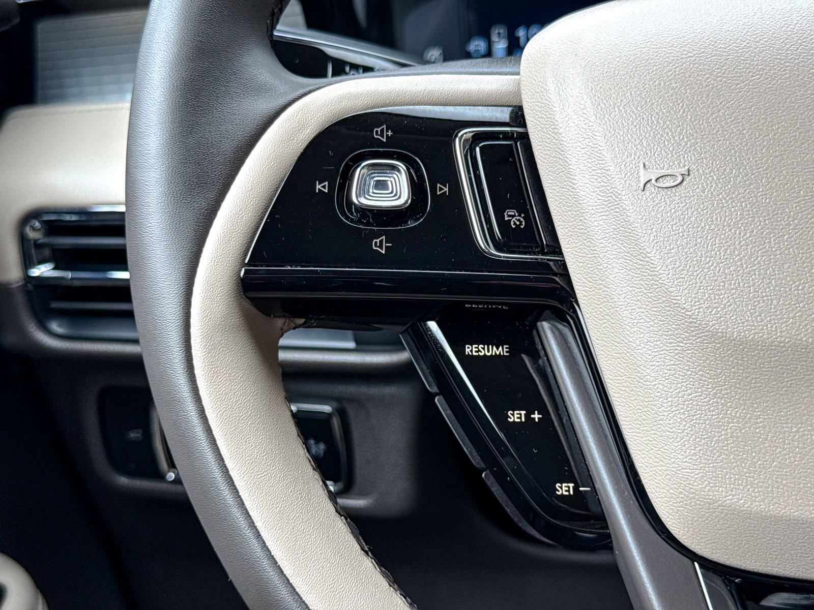 Used 2024 Lincoln Corsair AWD w/ Equipment Group 101A image 36