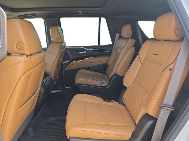 Used 2023 Cadillac Escalade Premium Luxury AWD/4WD image 16