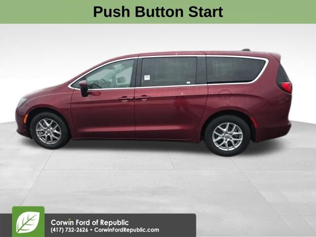 Used 2023 Chrysler Voyager LX image 9