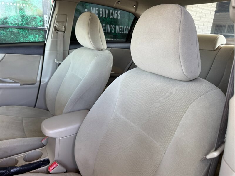 Used 2013 Toyota Corolla LE FWD image 18
