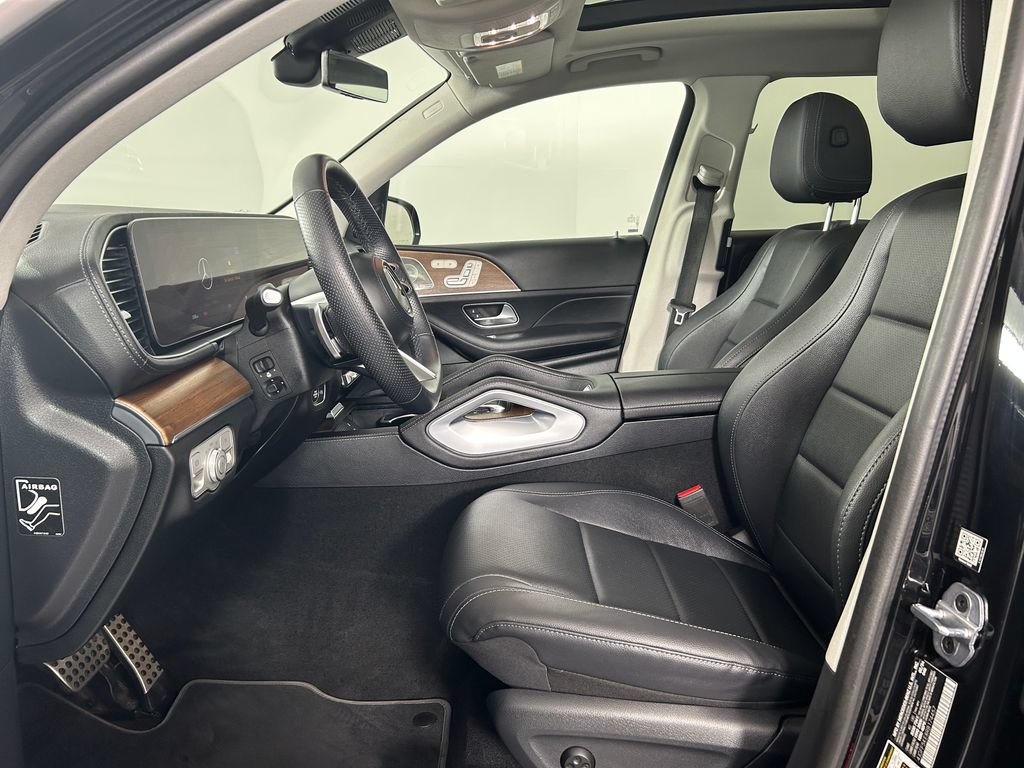 Used 2024 Mercedes-Benz GLS 450 4MATIC image 4