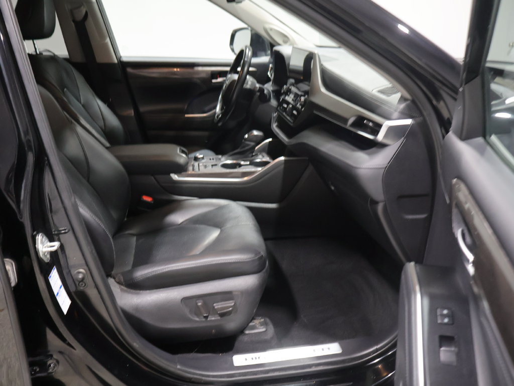 Used 2021 Toyota Highlander Limited AWD/4WD image 23