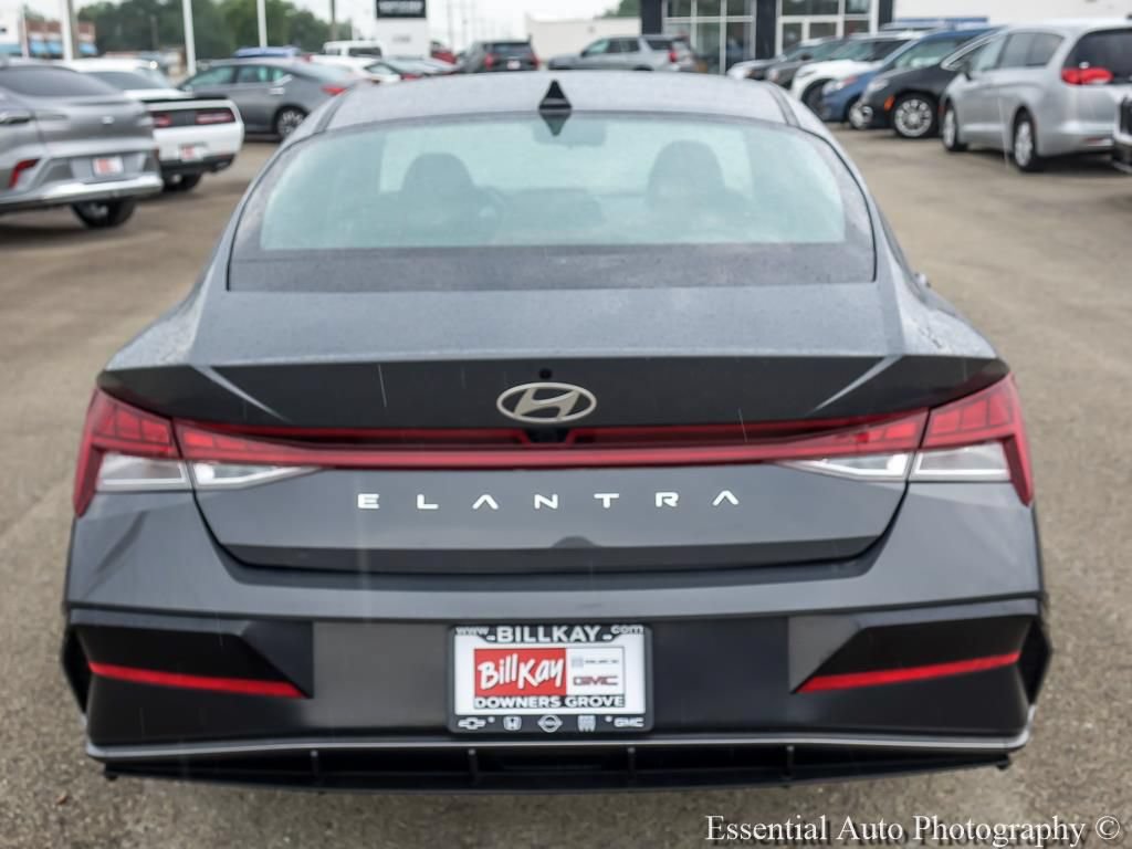 Used 2025 Hyundai Elantra SEL FWD image 6