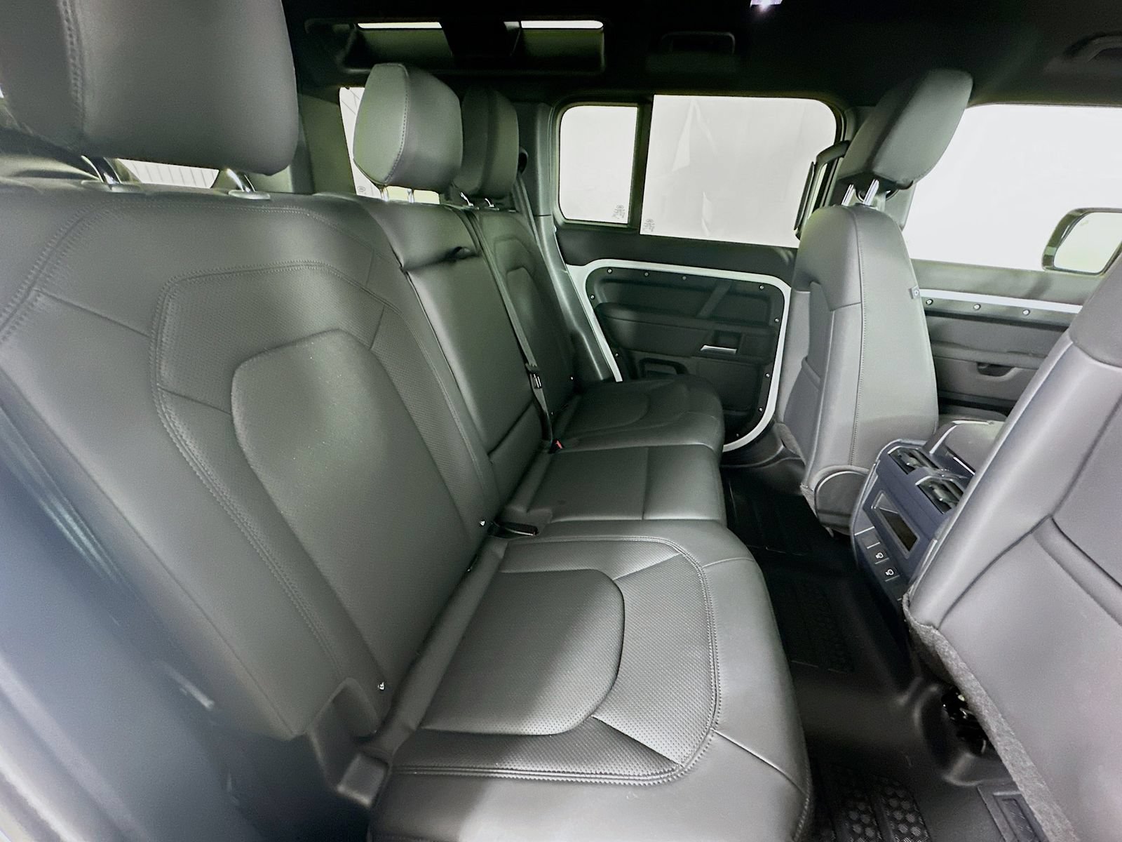 Used 2025 Land Rover Defender 110 S AWD/4WD image 37