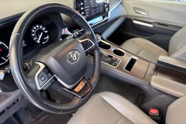Certified 2024 Toyota Sienna XLE FWD image 11