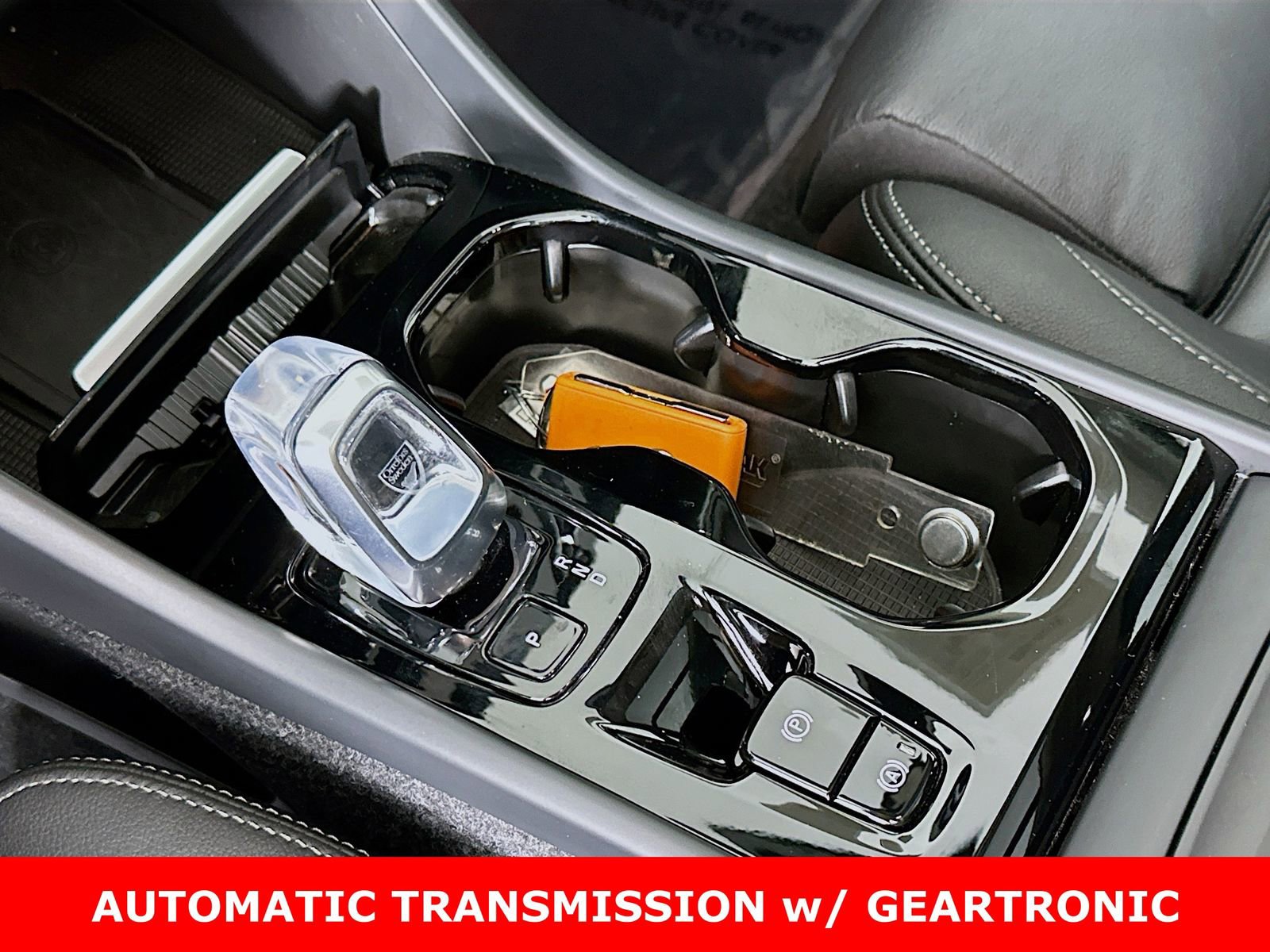 Used 2025 Volvo XC40 B5 Plus image 20