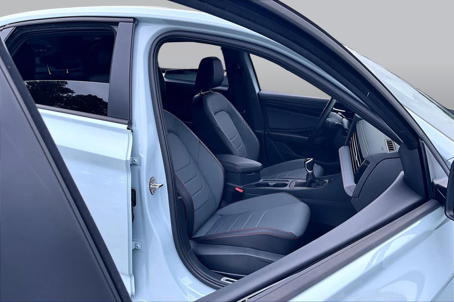 Used 2025 Volkswagen Jetta GLI Autobahn FWD image 9