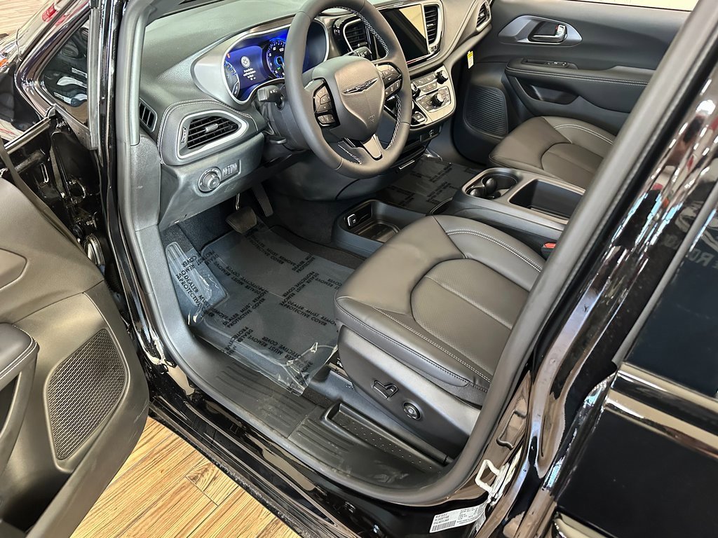 New 2026 Chrysler Pacifica Select w/ S Appearance Package image 9