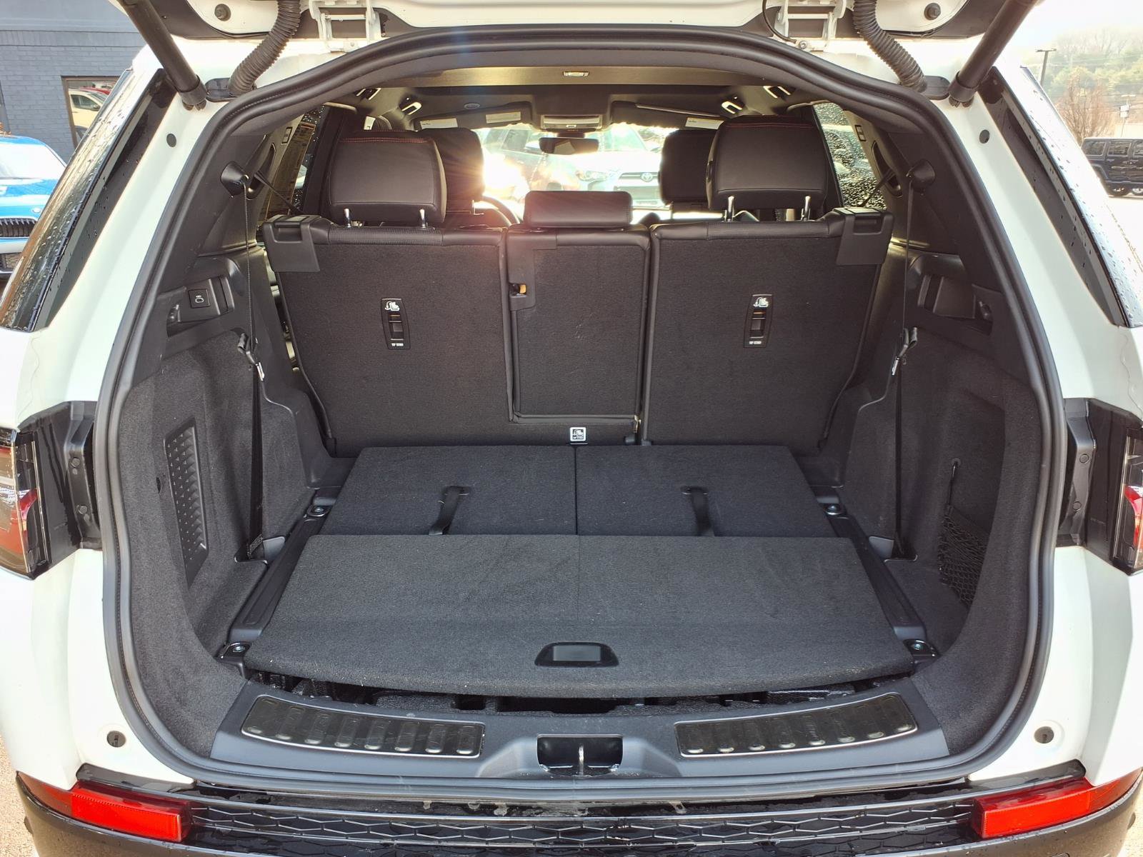 Used 2023 Land Rover Discovery Sport SE R-Dynamic image 25