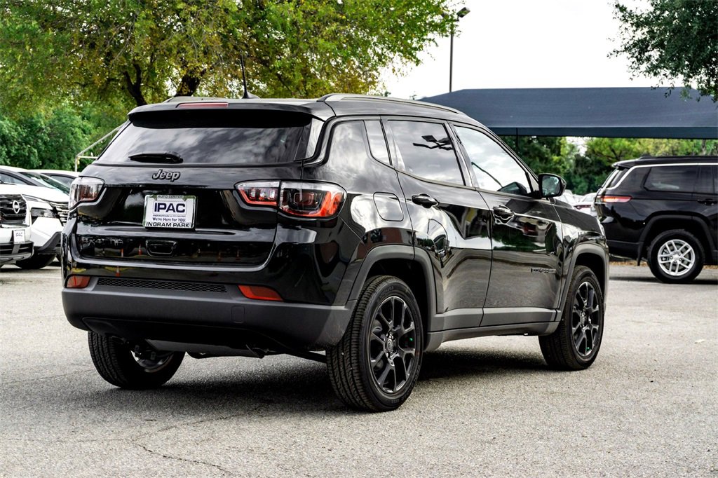 New 2026 Jeep Compass Latitude image 4