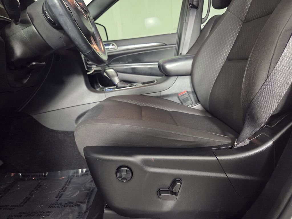 Certified 2022 Jeep Grand Cherokee Laredo E image 13