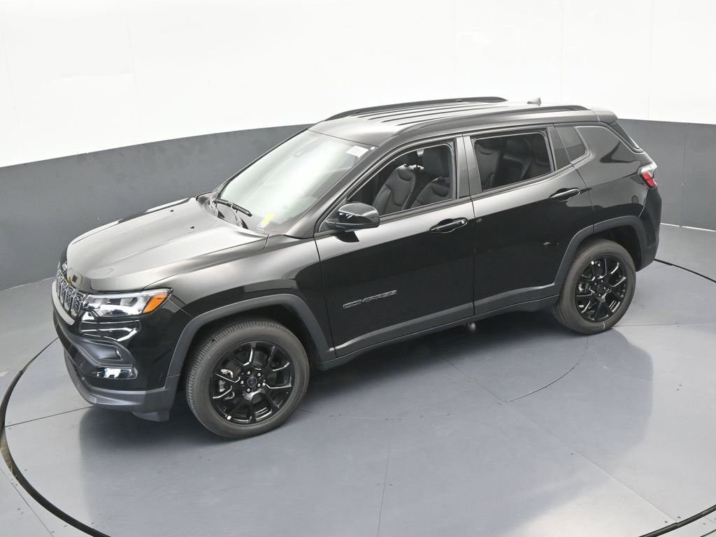 Used 2026 Jeep Compass Latitude AWD/4WD image 39