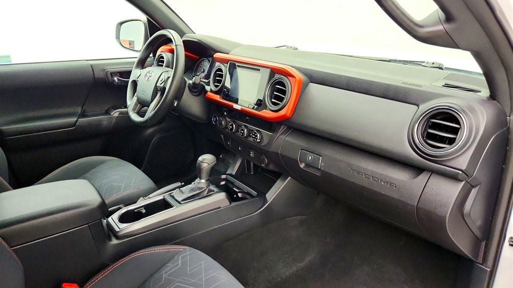 Used 2017 Toyota Tacoma TRD Off-Road w/ Tow Package (A/T) AWD/4WD image 24