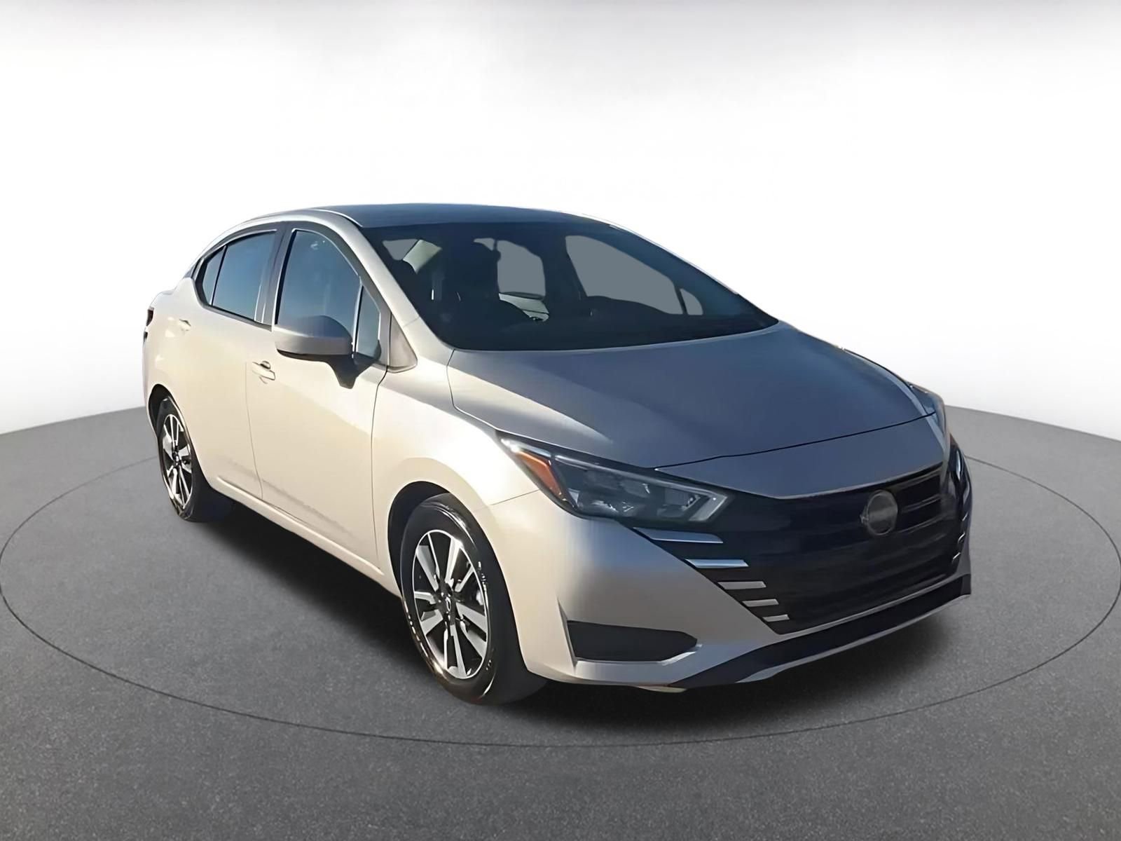 Used 2025 Nissan Versa SV video 2