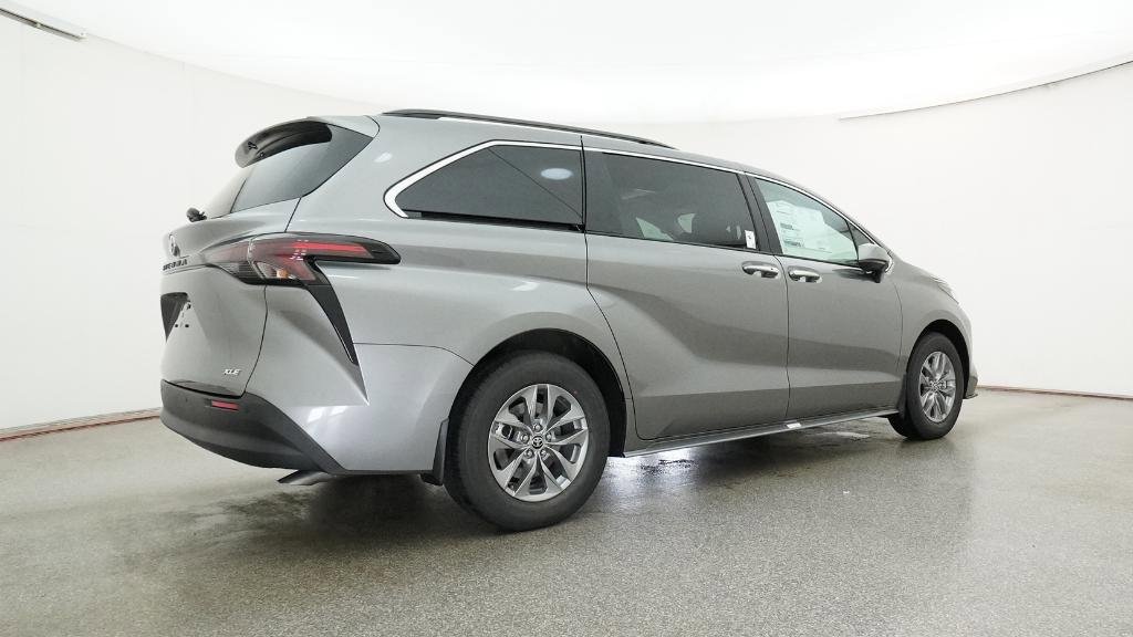 New 2026 Toyota Sienna XLE FWD image 5