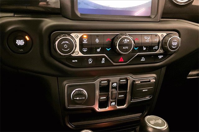 Used 2021 Jeep Wrangler Unlimited Sahara image 28