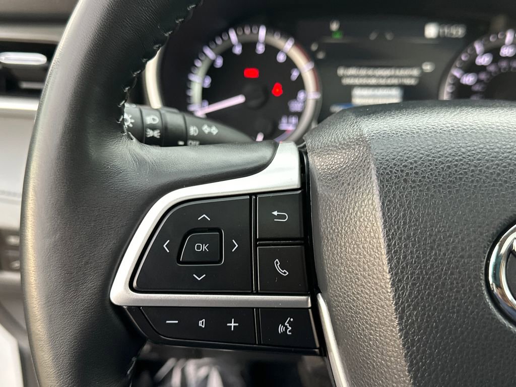 Used 2024 Toyota Highlander XLE AWD/4WD image 28