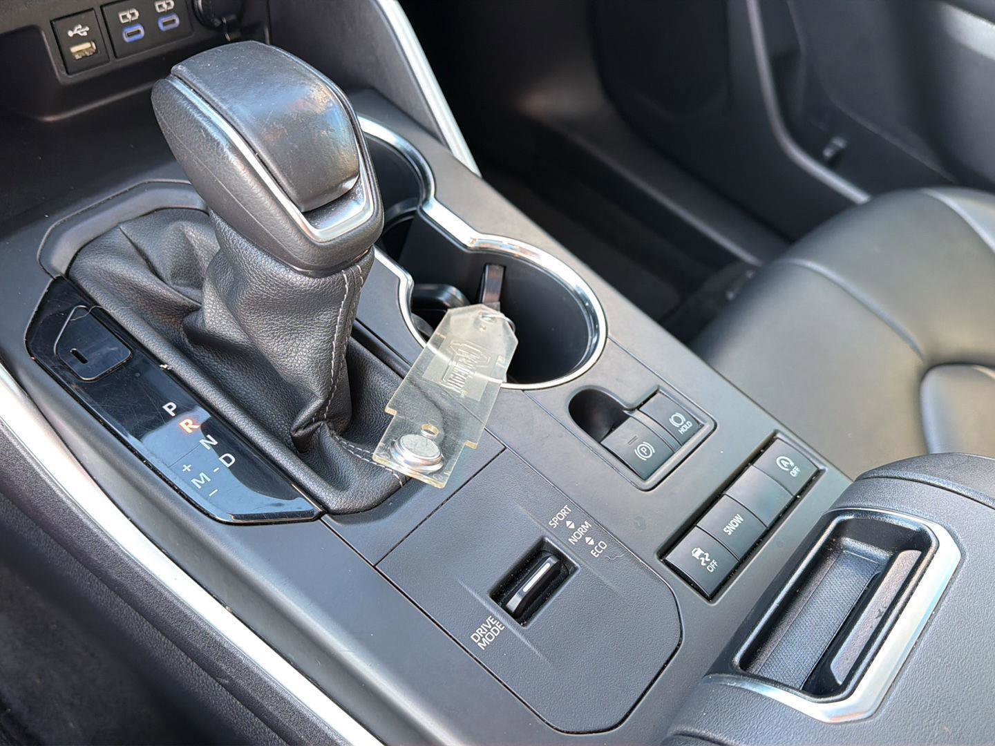 Used 2022 Toyota Highlander XLE FWD image 28