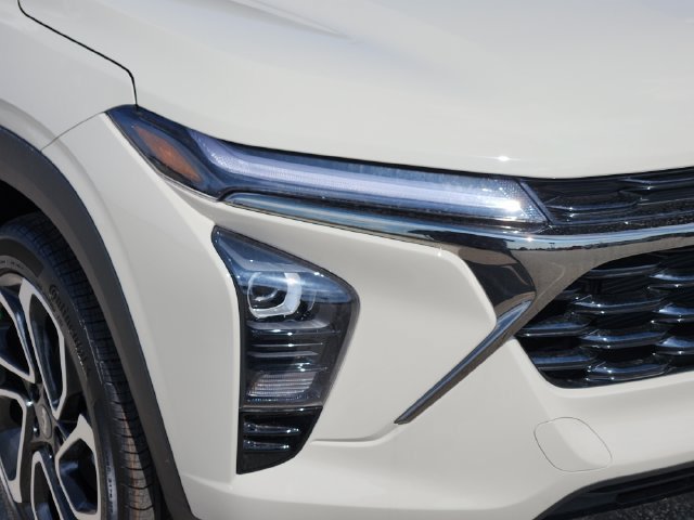 New 2026 Chevrolet Trax RS w/ Sunroof Package FWD image 9