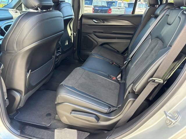 New 2025 Jeep Grand Cherokee L Altitude AWD/4WD image 12