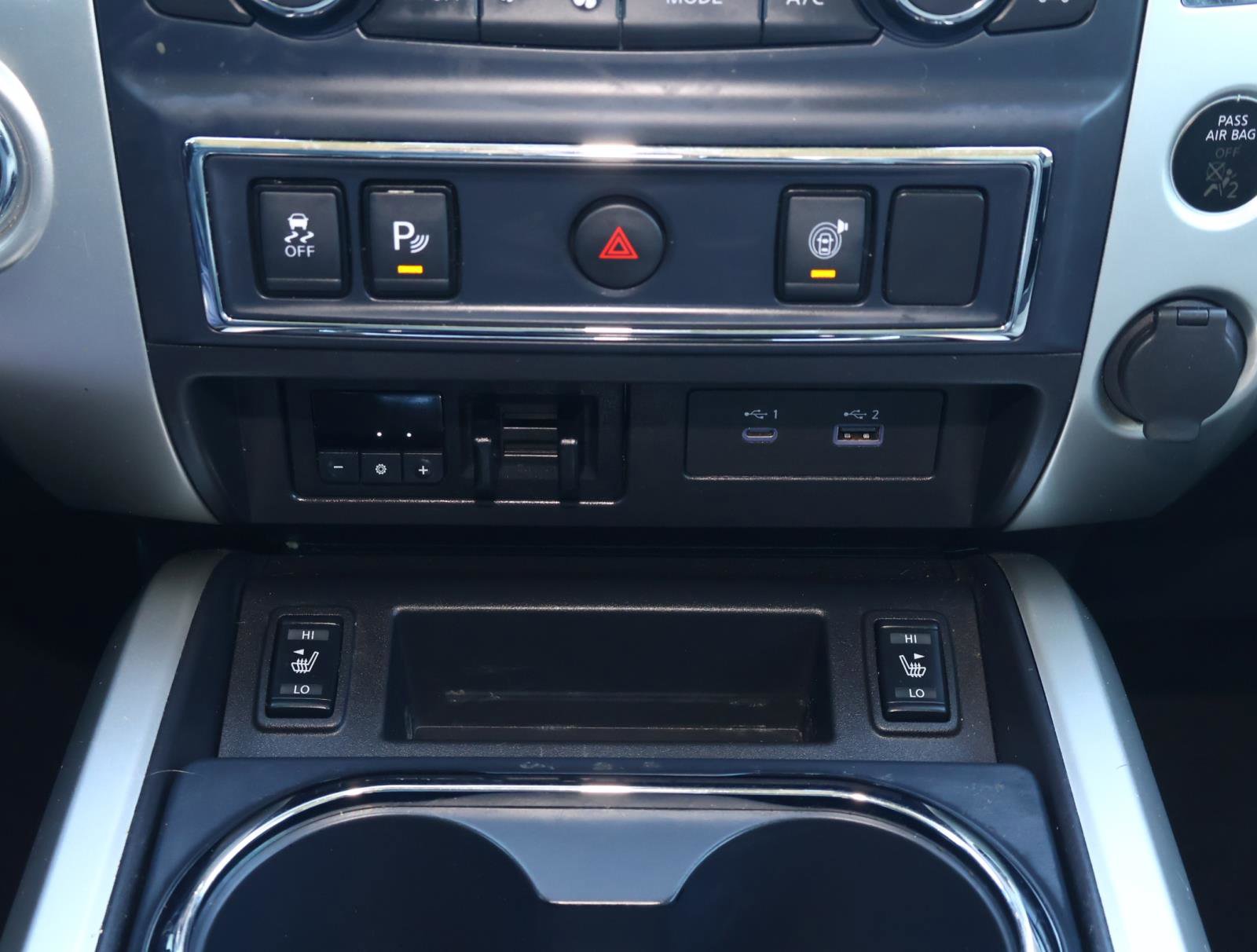 Used 2020 Nissan Titan SV w/ SV Convenience Package image 23