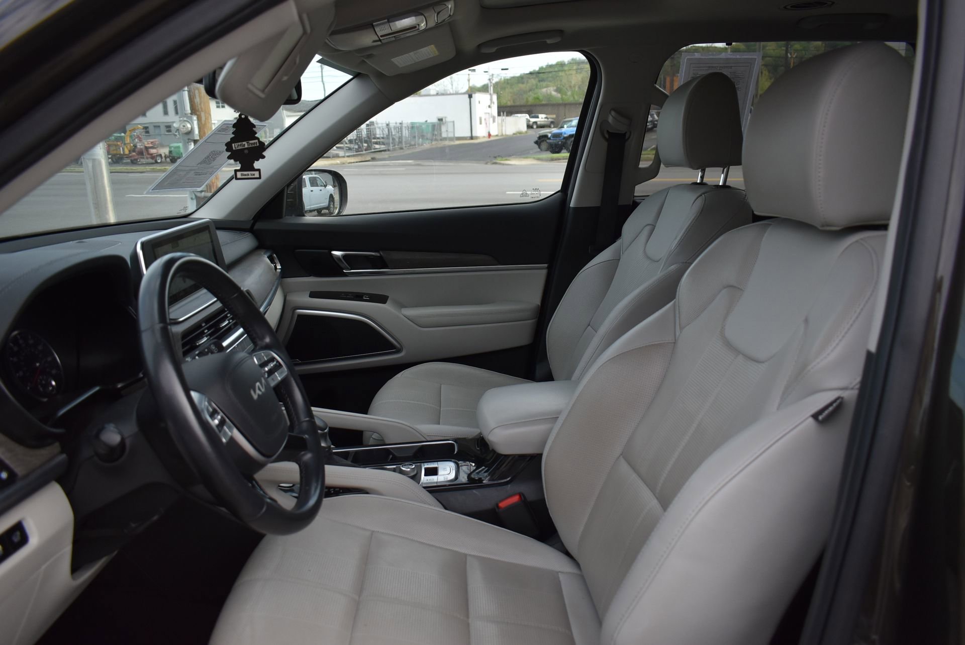 Used 2022 Kia Telluride EX w/ Towing Package image 16