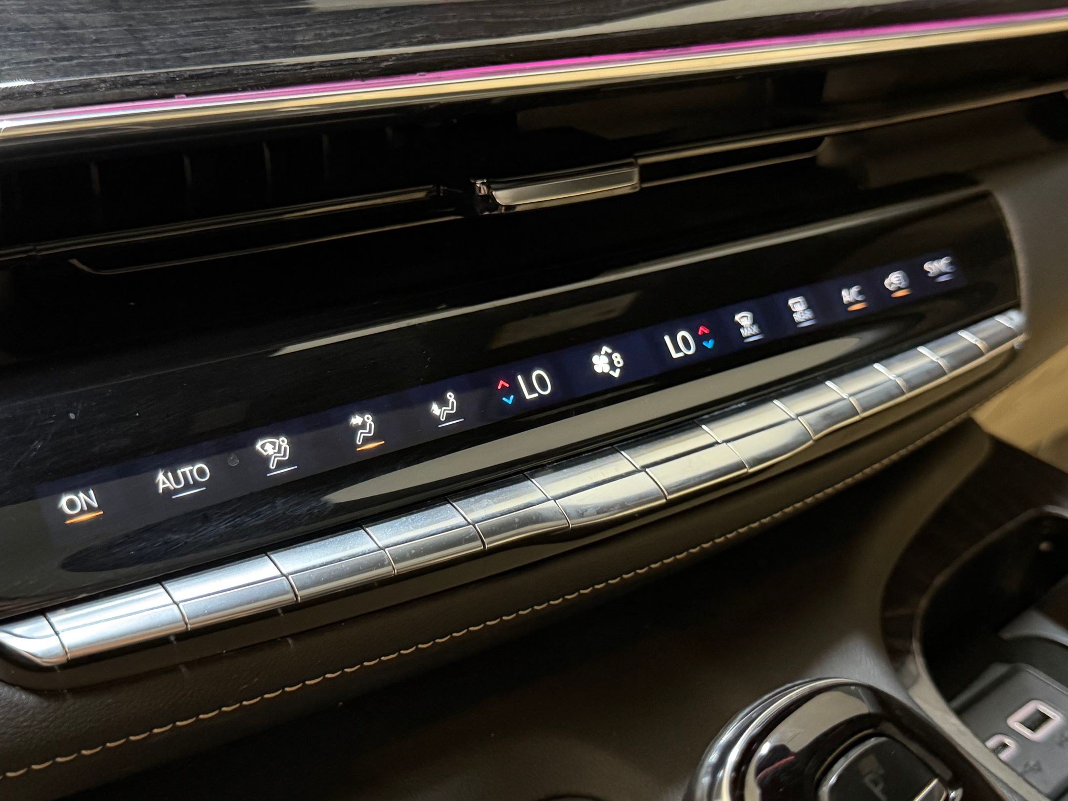 Used 2023 Cadillac Escalade Premium Luxury AWD/4WD image 39
