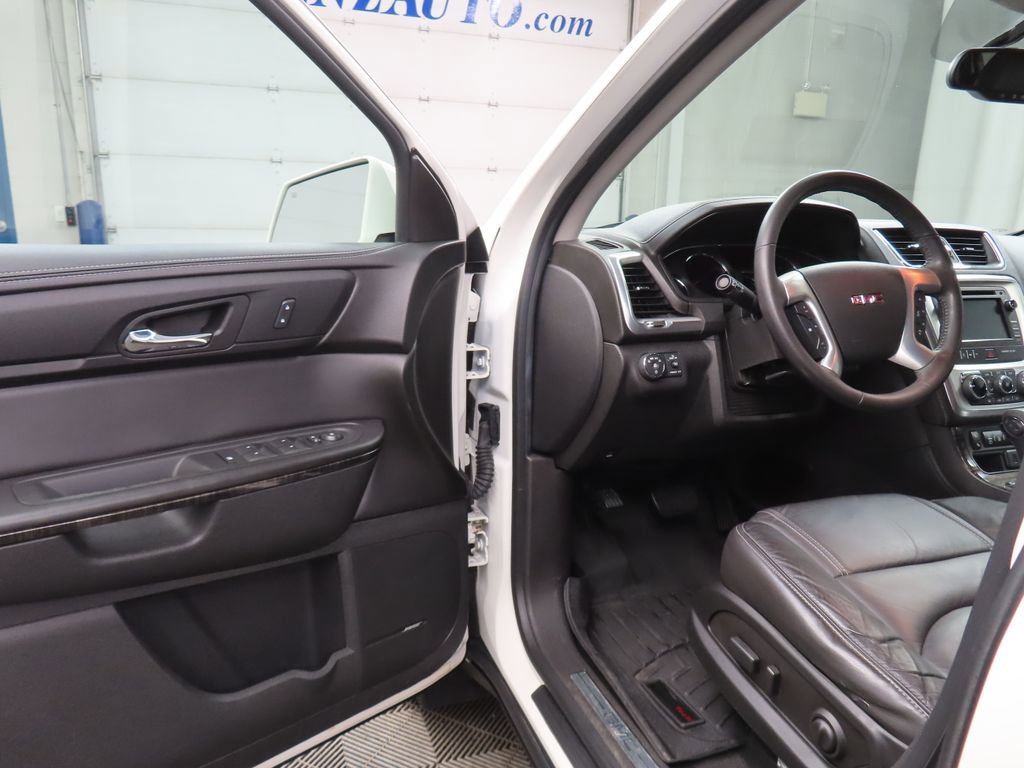 Used 2015 GMC Acadia SLT image 40
