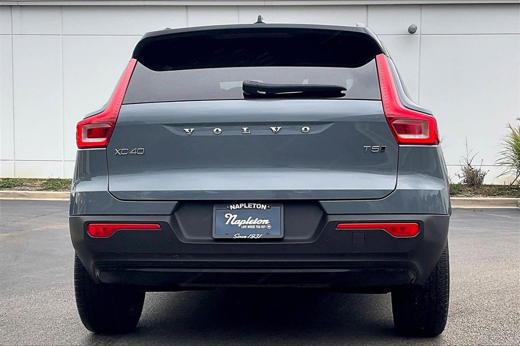 Used 2021 Volvo XC40 T5 R-Design w/ Climate Package image 4